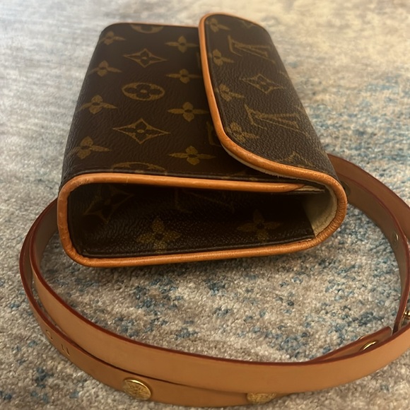 LV Florentine Belt Bag XS - Picture 4 of 16